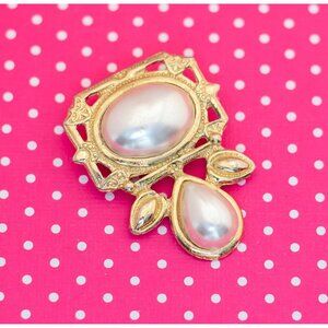 Vintage Victorian Oval & Teardrop Pearls Brooch - P22